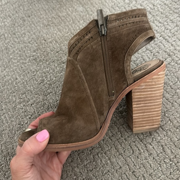 Brown/Olive suede open toe heels - Picture 3 of 3